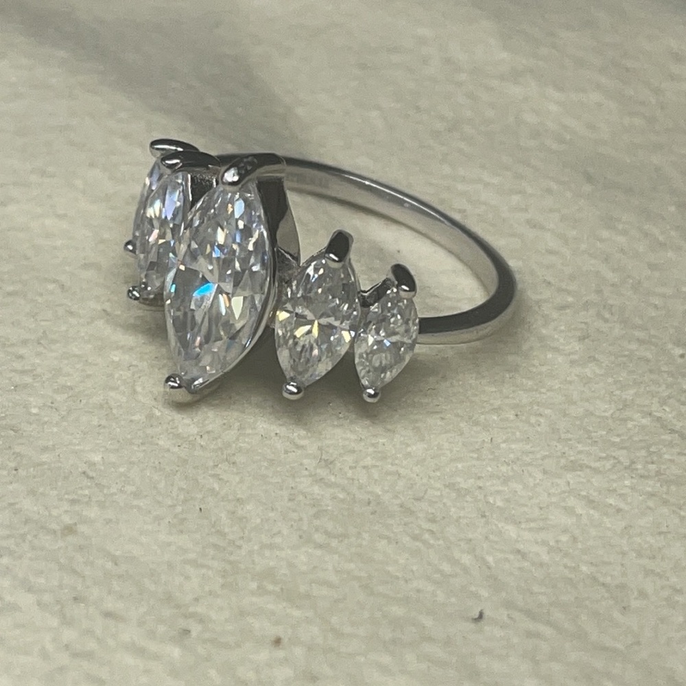 The Countess Ring - 3.6tcw 5 stone Marquise Ring - Picture 6 of 6